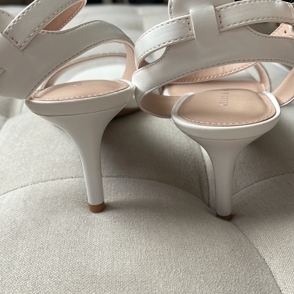 Kelly and Katie Mayla Sandal - Picture 4 of 6